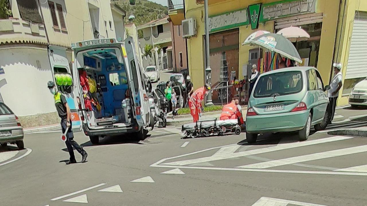 Villaputzu, scooterista 70enne travolto da un'auto: in ospedale 