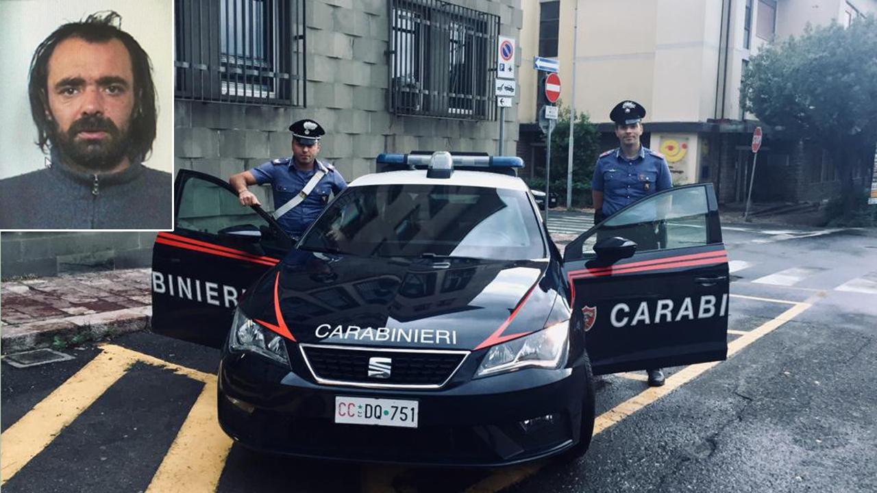 I carabinieri del Norm di Cecina e, nel riquadro in alto a sinistra, l'arrestato