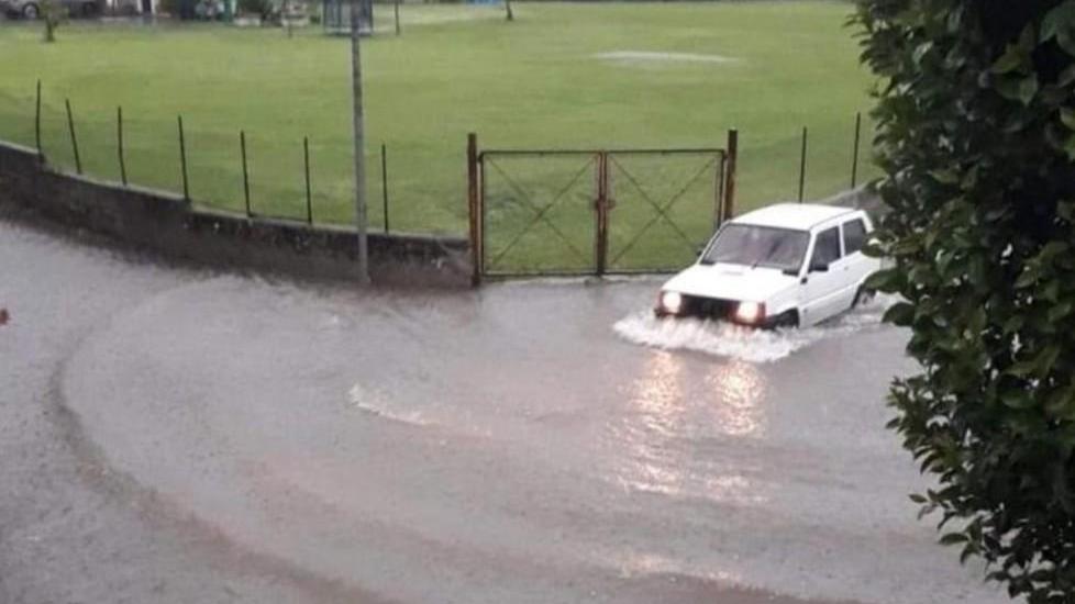 Strade come piscine disagi a Strettoia a causa della pioggia