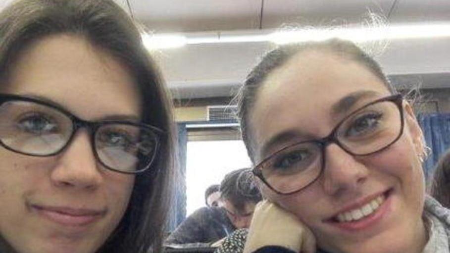 Dall’asilo all’università si laureano... insieme Claudia e Martina dottoresse in Amicizia