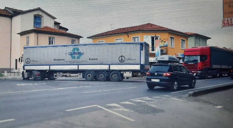 Quell’andirivieni di Tir aspettando una soluzione 