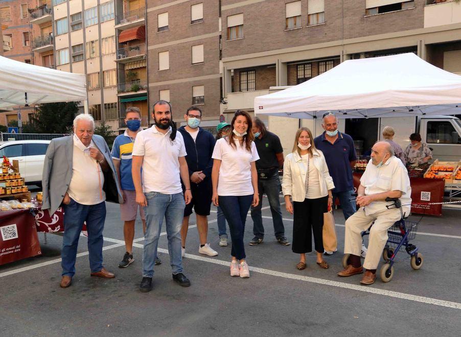 Il mercato contadino in piazzale Castellina Bancarelle tutti i sabati
