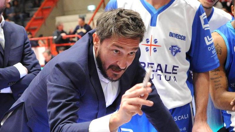Gianmarco Pozzecco non sarà più il coach di Sassari