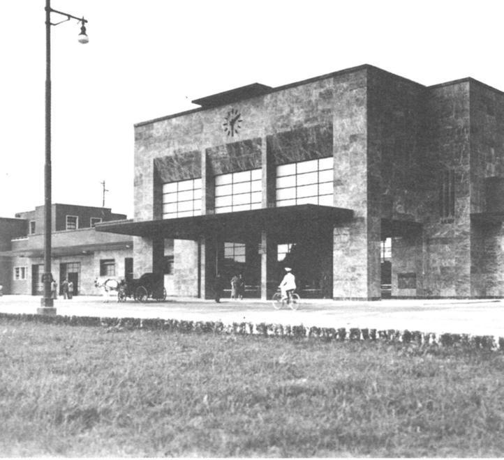 La nuova stazione ferroviaria di Viareggio in una foto d'epoca
