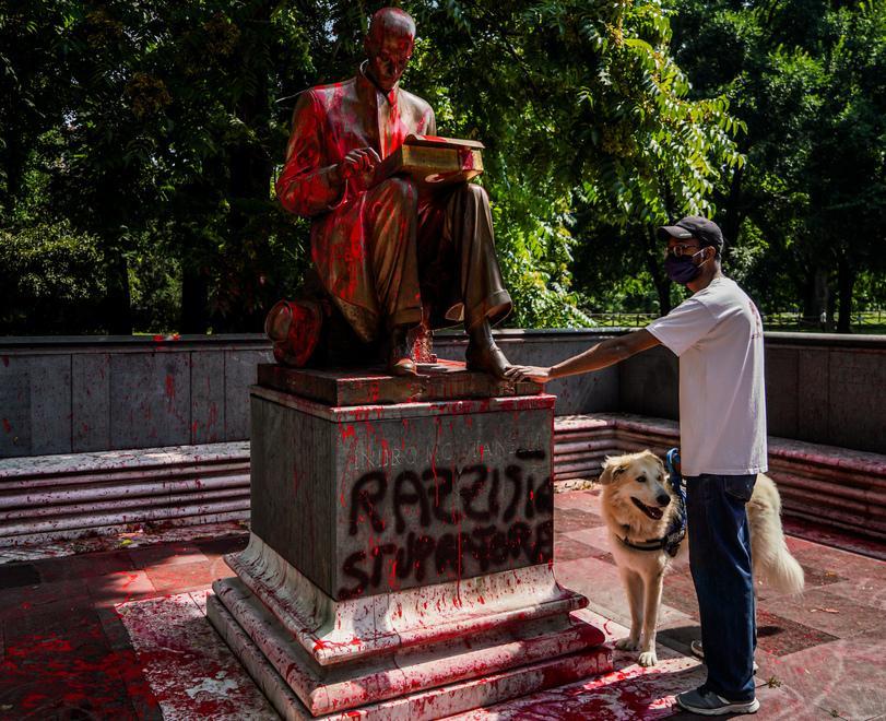 Le statue, i monumenti abbattuti e la lezione di civiltà dei toscani