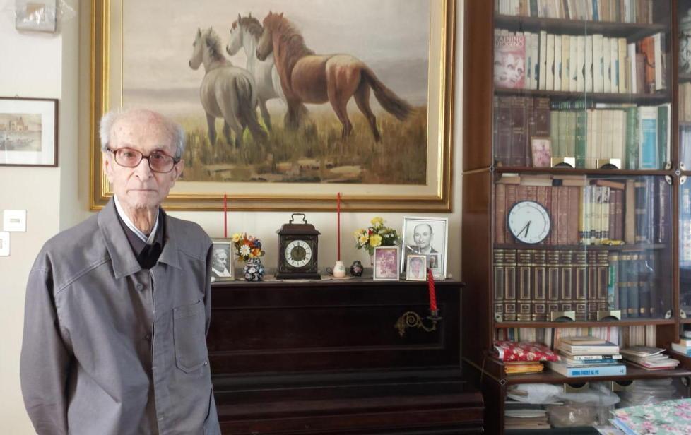Il professor Manlio Menghi compie 100 anni: «Il segreto? La mente lucida» 