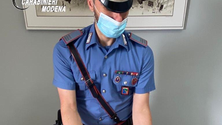 Carpi, spacciatore trovato con un etto di cocaina e uno di hashish
