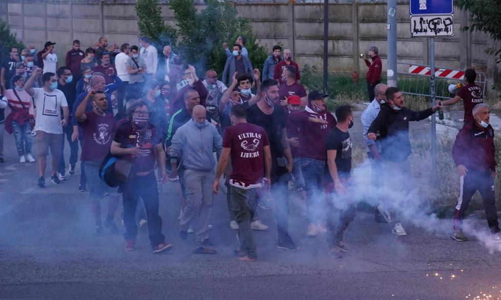 Esplode la contestazione dei tifosi granata: «Ora basta, questa società deve andarsene» 