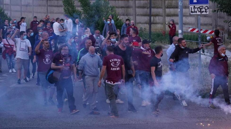 Esplode la contestazione dei tifosi granata: «Ora basta, questa società deve andarsene»