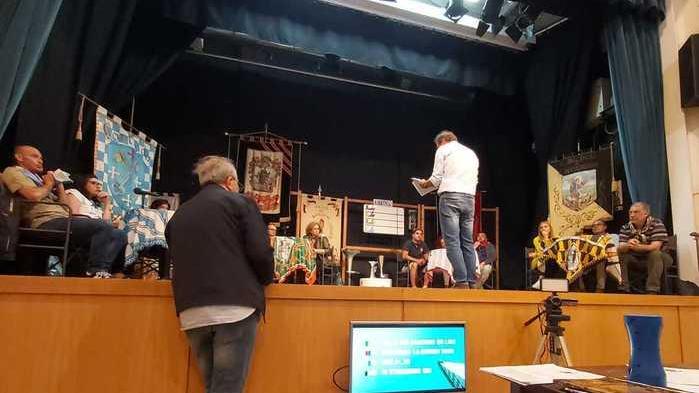 Un momento della serata al Teatro della Compagnia di Castelfranco di Sotto (Foto da Facebook)