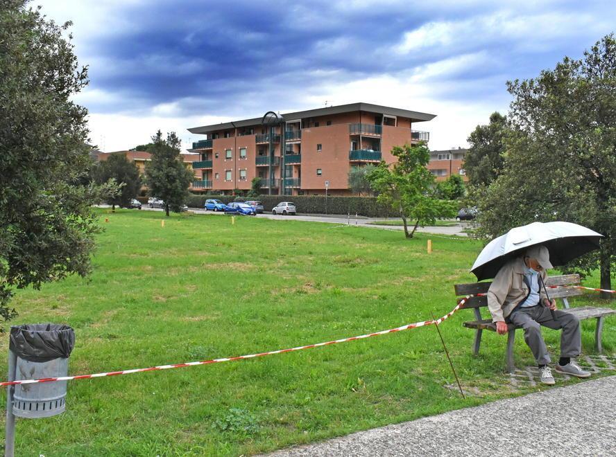 Trenta appartamenti in mezzo al verde e scoppia la rivolta al villaggio Scornio 