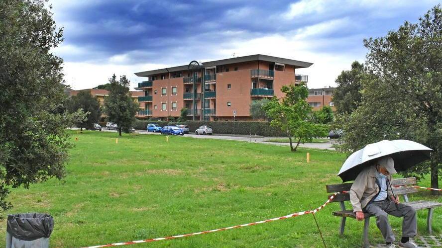 Trenta appartamenti in mezzo al verde e scoppia la rivolta al villaggio Scornio