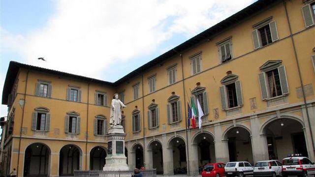 Il palazzo comunale di Prato