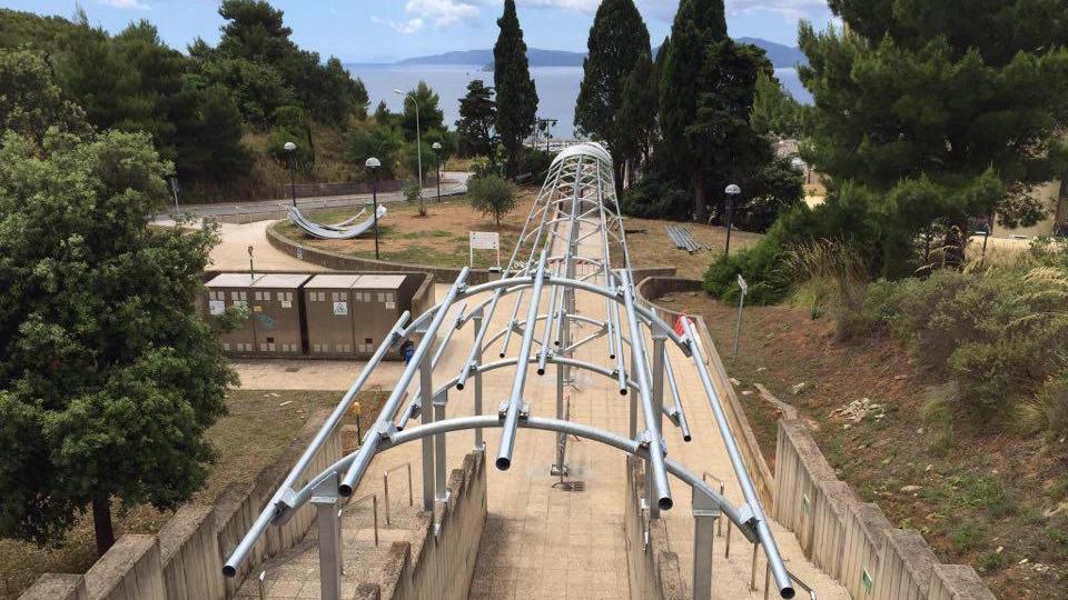 Lo stato dei lavori della passerella coperta a Villamarina