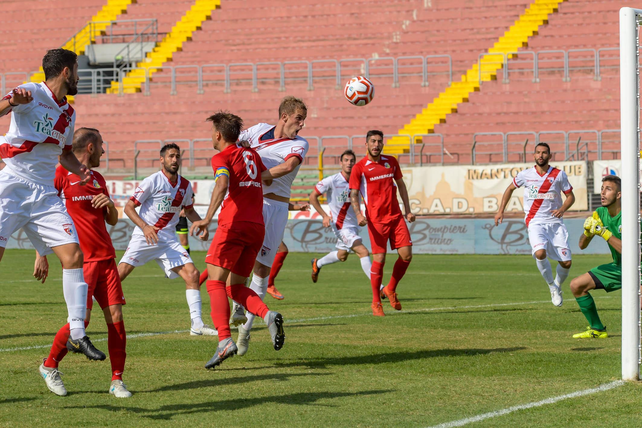 Un momento della partita tra il Mantova, poi promosso in serie C e il Lentigione