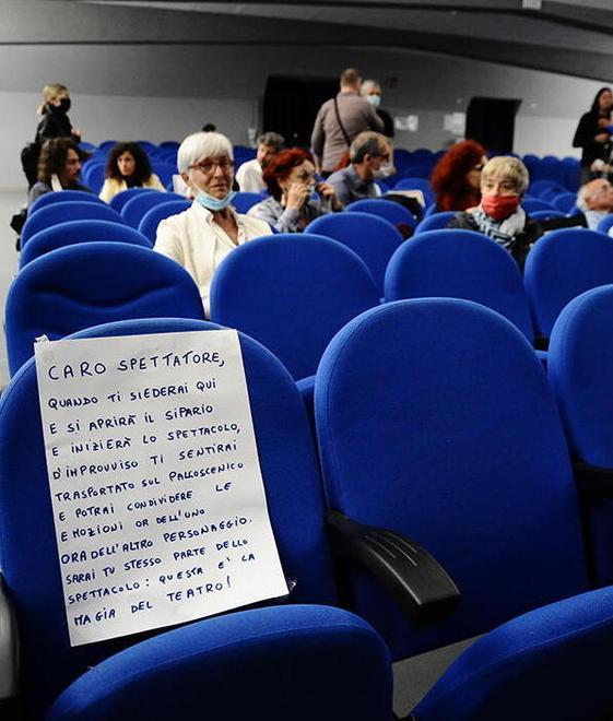 Mezzanotte e uno, torna il teatro