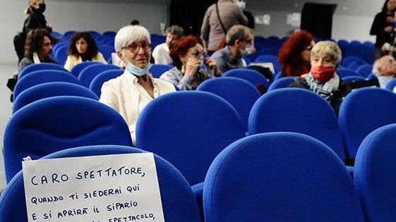 Mezzanotte e uno, torna il teatro
