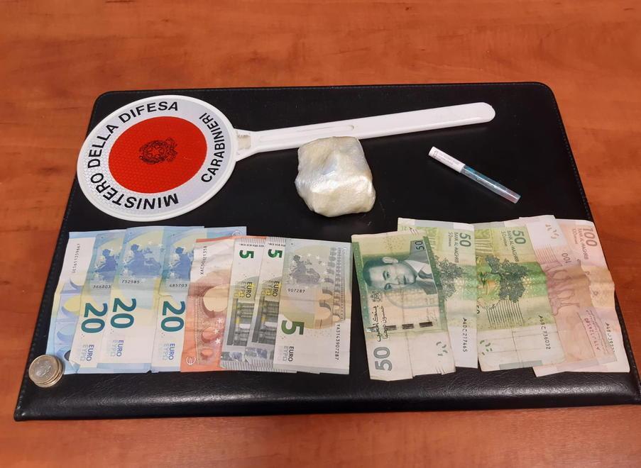 Sorpreso in auto con 500 dosi di cocaina: 25.000 euro il valore