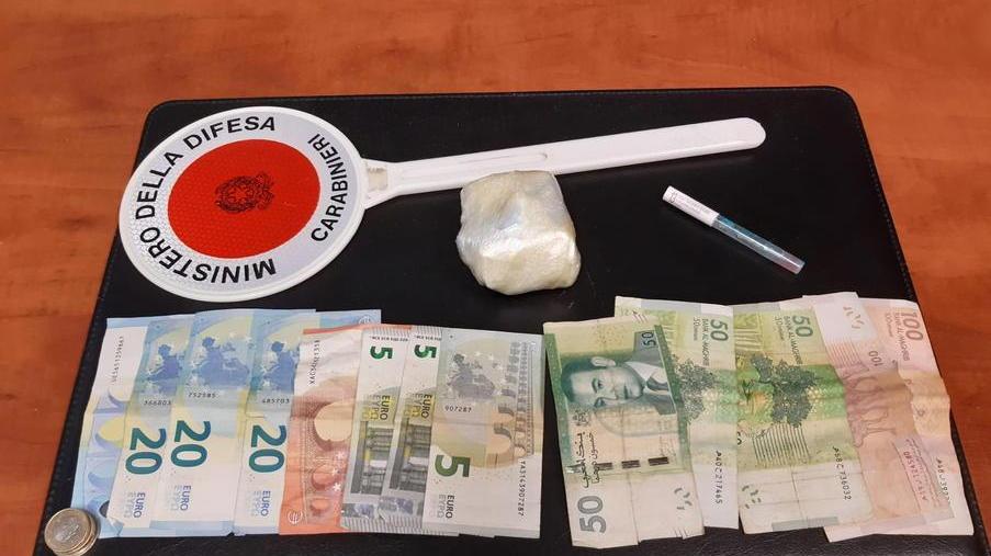 Sorpreso in auto con 500 dosi di cocaina: 25.000 euro il valore