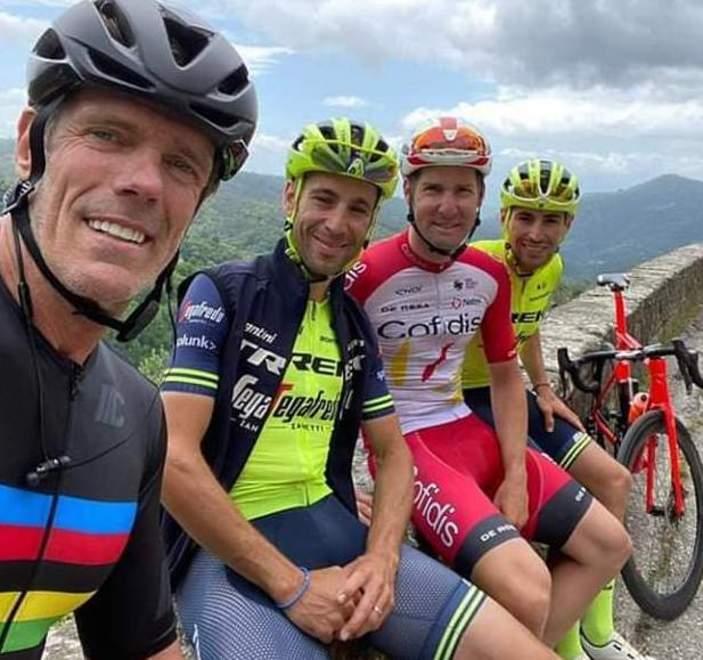 Cipollini, Nibali e altri “prof” pedalano in Val di Forfora 