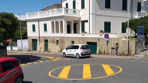 Ancora invariata la rotatoria “fantasiosa”