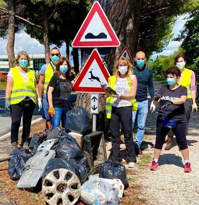 Una discarica abusiva cancellata dai volontari