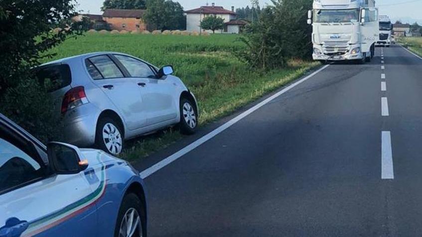 Scontro frontale tra un camion e un’auto sulla 358 Ferita una 61enne