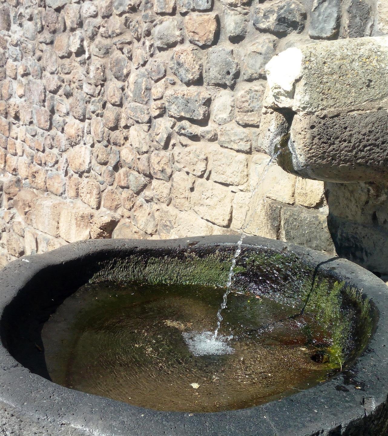 Fontana danneggiata, indignazione a Bonarcado 