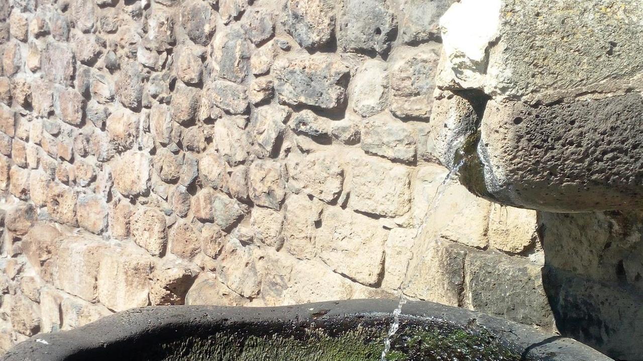 Fontana danneggiata, indignazione a Bonarcado 