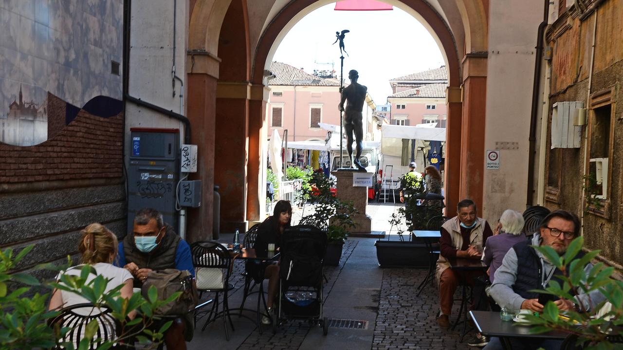 Sassuolo e la fase 3. La città si anima, ma senza rossetto E anche il cioccolato fatica a ritrovarsi