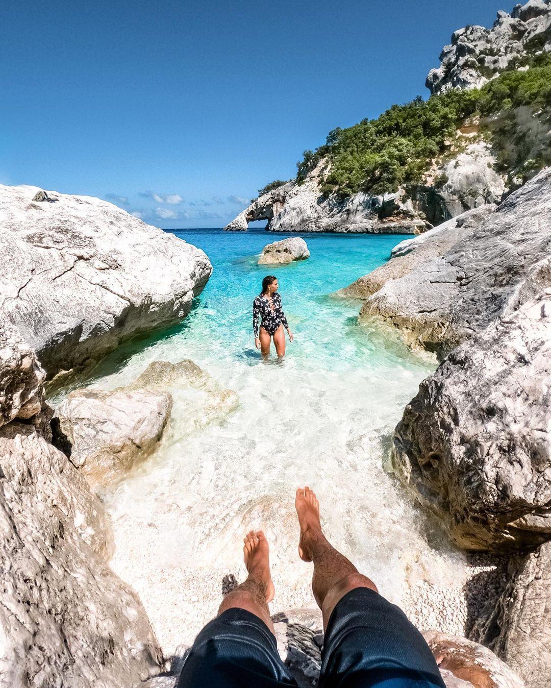 Giulia Calcaterra in una foto scattata a Cala Goloritzè dal compagno Nick Pescetto @nickpescetto
