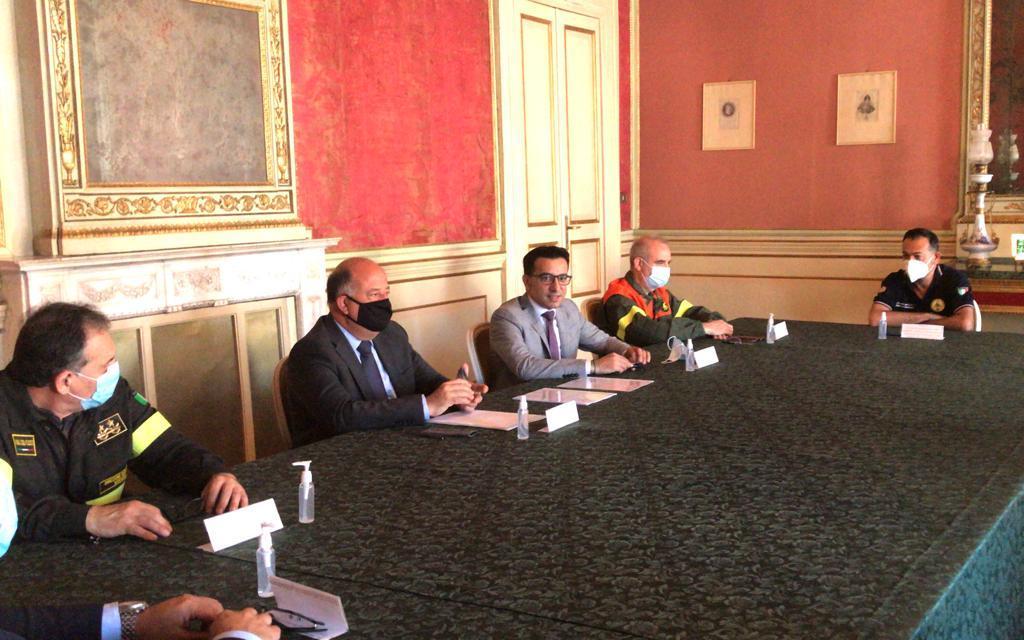La firma della convenzione Regione-Corpo nazionale vigili del fuoco per la lotta agli incendi (foto Mario Rosas)