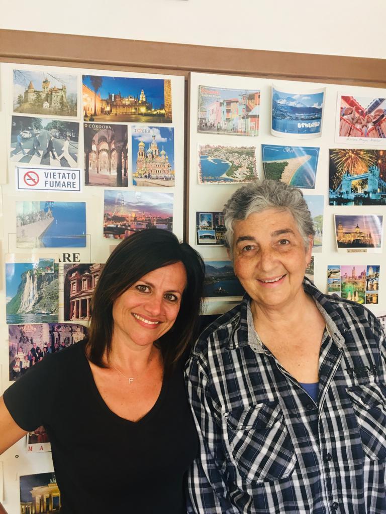 A sinistra Federica Frangioni, a destra Antonella Lorini: sono le titolari dell’agenzia di viaggi Anthurium, con sede in via Cisanello, a Pisa; oggi porteranno venti pisani in visita nella città di Livorno