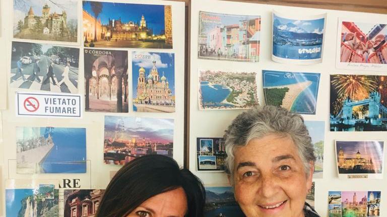 A sinistra Federica Frangioni, a destra Antonella Lorini: sono le titolari dell’agenzia di viaggi Anthurium, con sede in via Cisanello, a Pisa; oggi porteranno venti pisani in visita nella città di Livorno