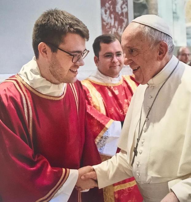 Don Lorenzo Mancini con Papa Francesco in un incontro di seminaristi a San Pietro