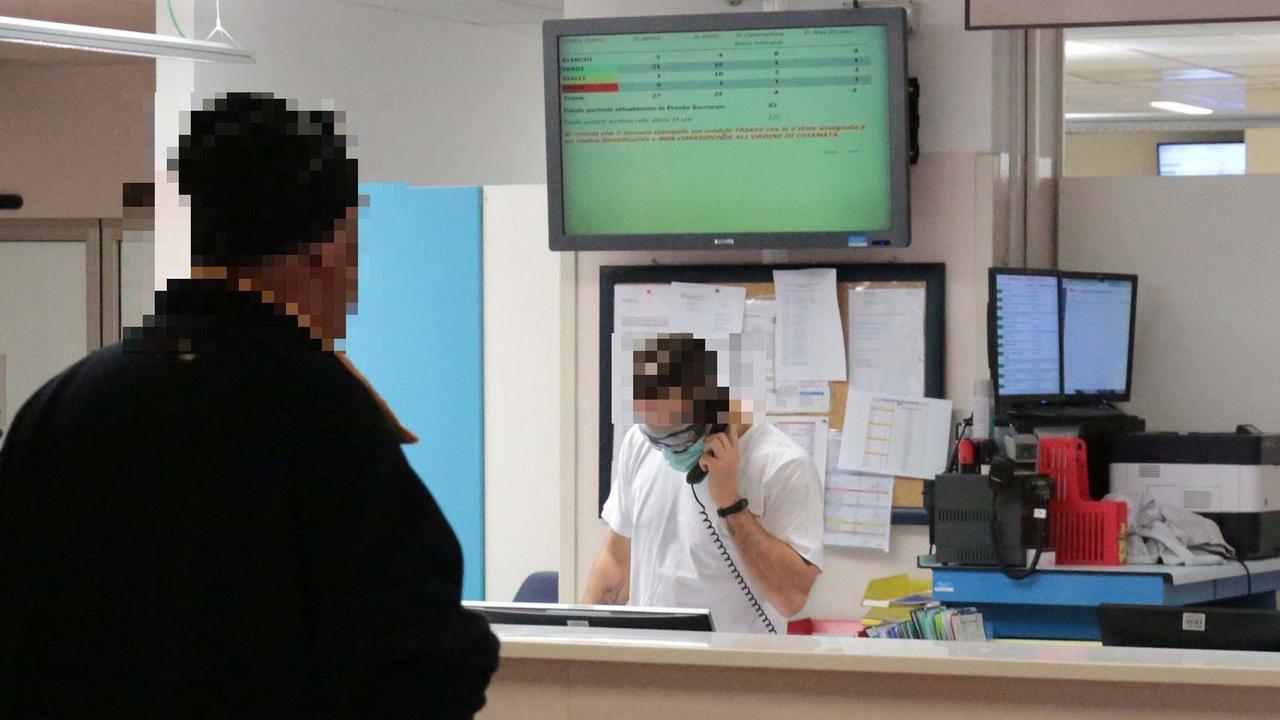 Allarme dell’Ausl sulle prenotazioni: «Troppi assembramenti negli sportelli Cup»