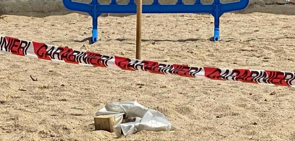 Bombe in spiaggia, Comune in contatto con gli artificieri 