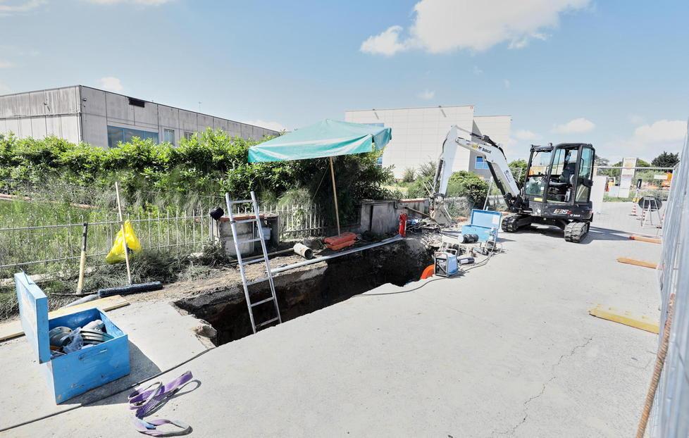 Rotta la tubatura dell’acqua traffico in tilt sulla statale 67