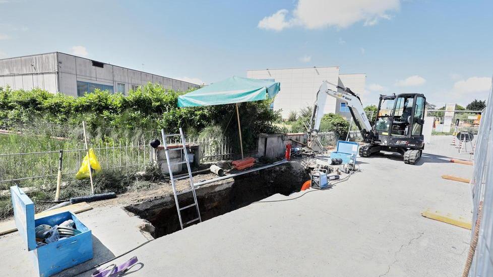 Rotta la tubatura dell’acqua traffico in tilt sulla statale 67