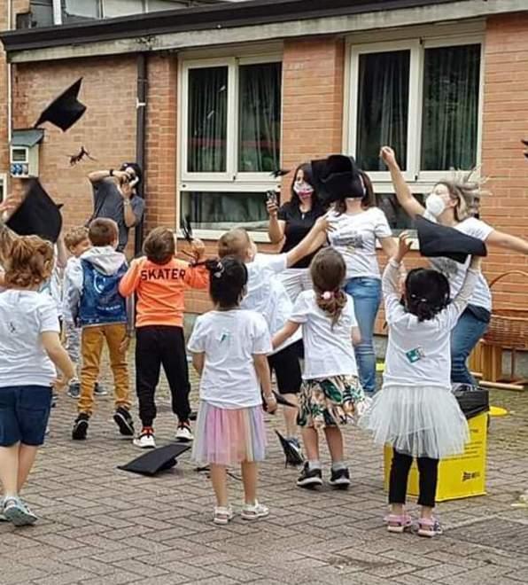 Il saluto delle classi a fine ciclo L’ultima festa prima del cambio 