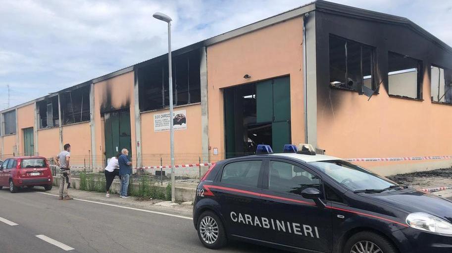 Fiamme in carrozzeria Incenerite otto vetture