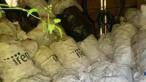 Scoperte due baracche piene di rifiuti e plastica