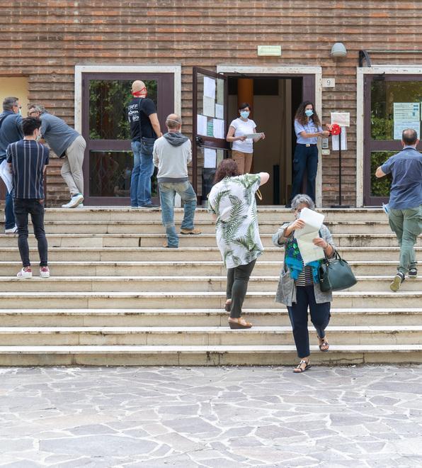 Assalto all’ufficio permessi Ztl Code e attese all’apertura 