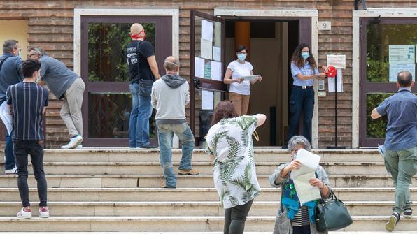 Assalto all’ufficio permessi Ztl Code e attese all’apertura