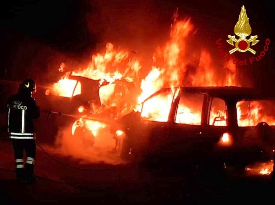 Notte di fuoco in via Matta paura e devastazione