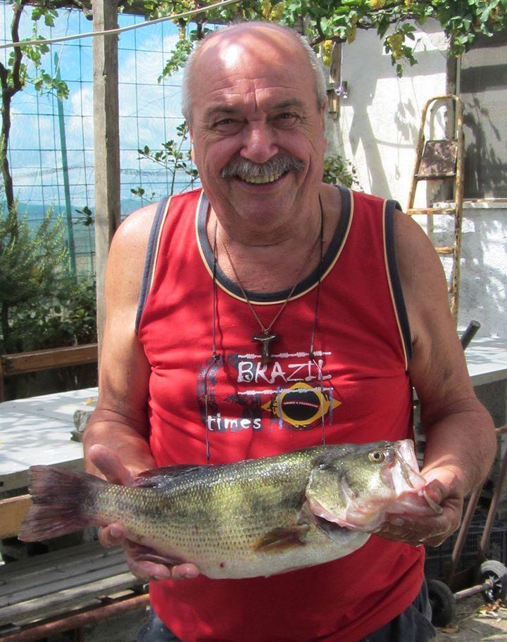Pescatore muore annegato nel lago 