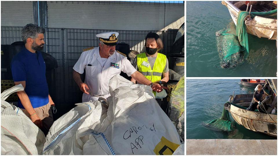 Il sindaco Ferrari con il contrammiraglio Caligiore, commissario per il recupero delle ecoballe bloccato dal Garante, e due immagini dell’ecoballa recuperata dal peschereccio
