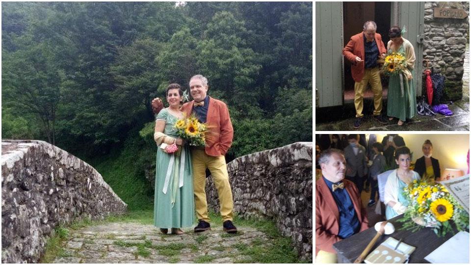 Valentina Uccheddu e Moreno Burattini sul ponte di Castruccio, dopo il fatidico “sì”, alle prese con la pioggia di riso (e di acqua) all’esterno dell’agriturismo e un momento della cerimonia officiata dall’assessore comunale Alice Sobrero