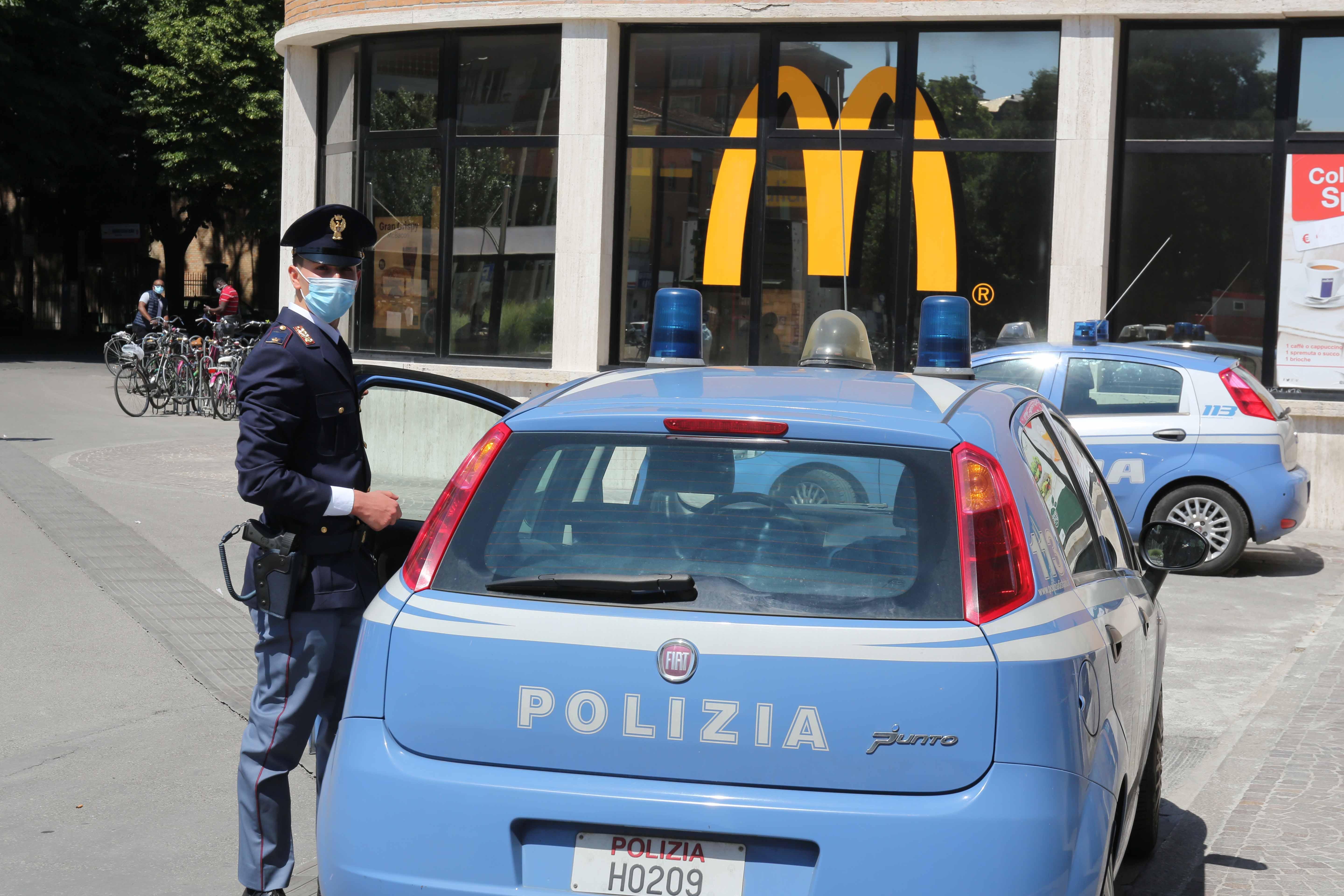 Evade dai domiciliari per andare a insultare l'ex compagna
