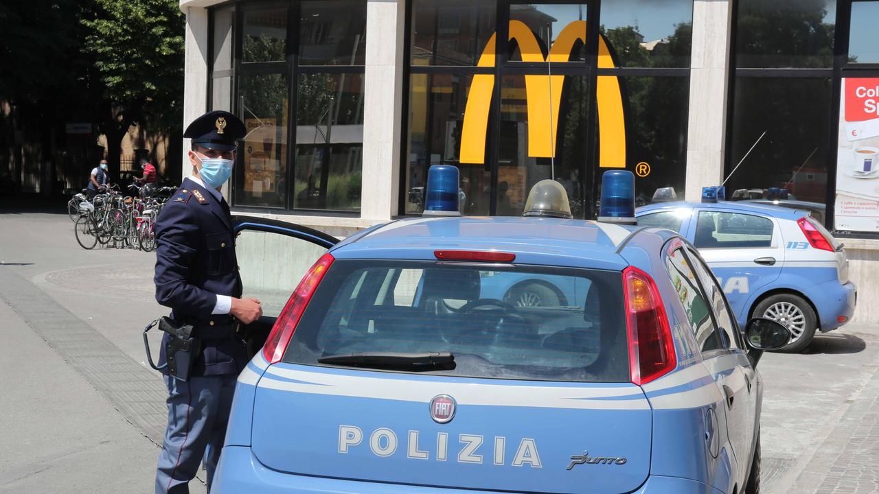 Evade dai domiciliari per andare a insultare l'ex compagna
